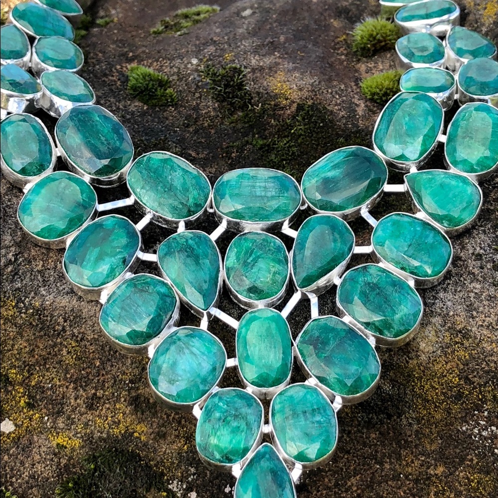 Robin's Nest Jewels Green and Silver Necklace